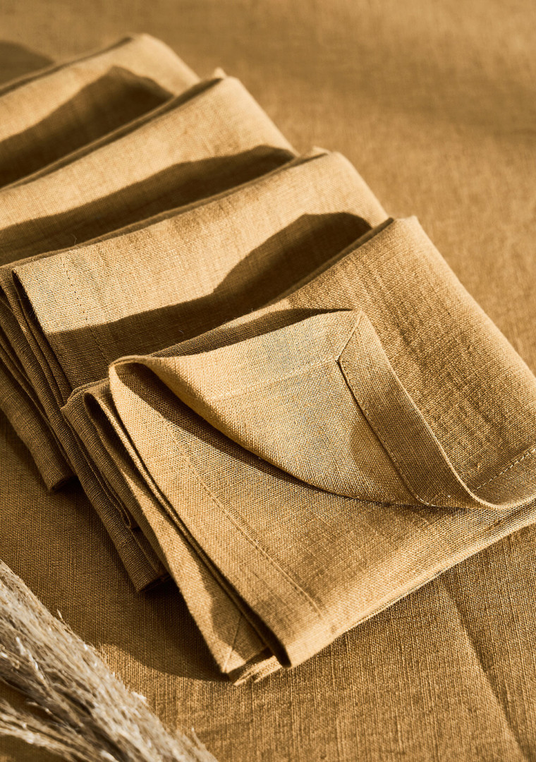 Linen napkins in mustard