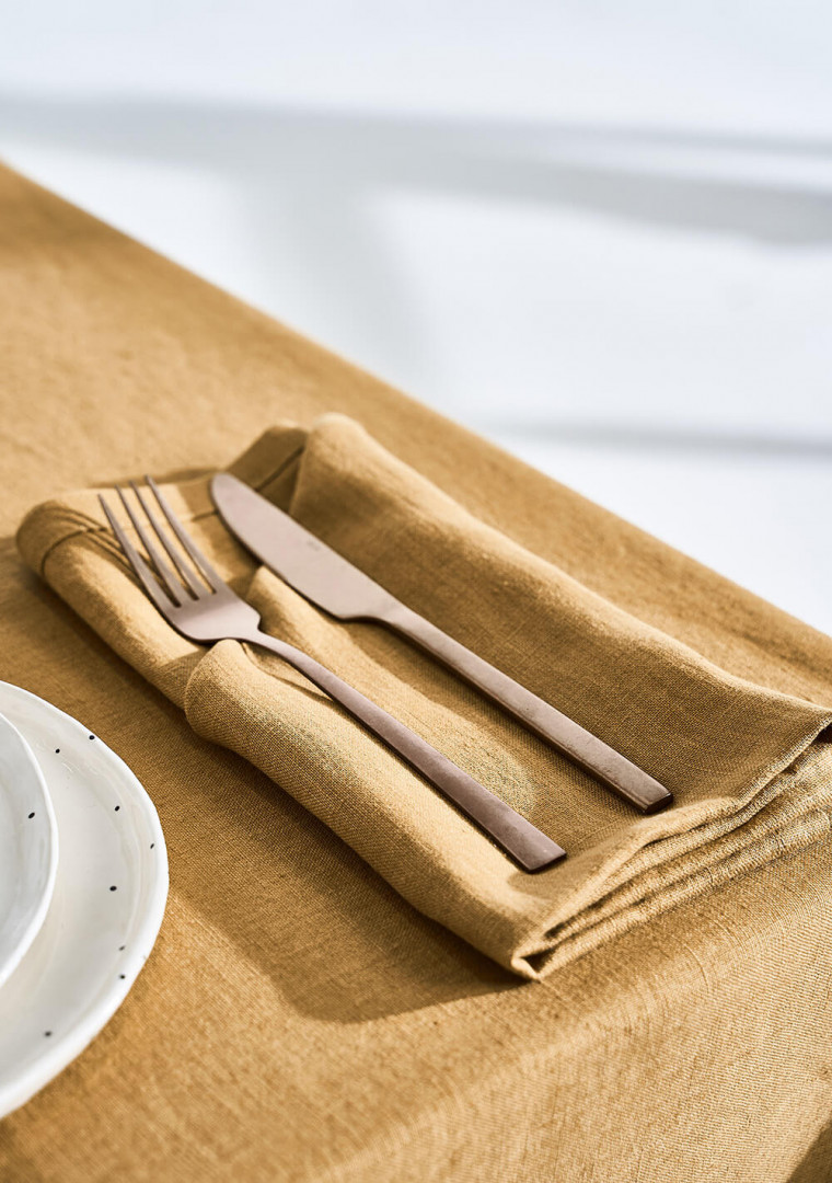 Linen napkins in mustard