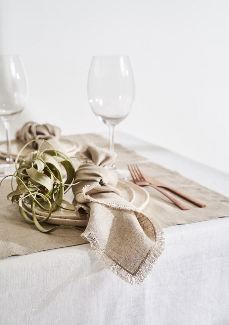 Linen napkins with fringe